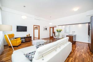 Elegant 2 - bedroom Apartment with Balcony and Parking