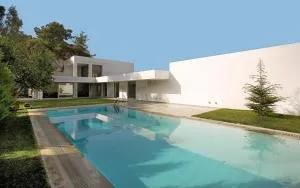 ΒΙΛΑ ΜΕ ΠΙΣΙΝΑ ΣΤΗΝ ΠΑΙΑΝΙΑ - Spáta