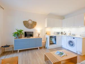Apartment Les Calanques de boulouris by Interhome