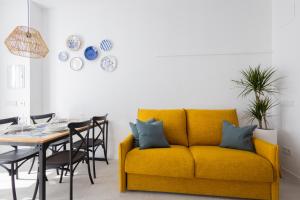 CASA FLORIT - Ceramic Home - 4 Guest - AC WiFi - Near Sorolla Train Station