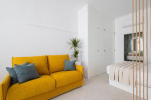CASA FLORIT - Ceramic Home - 4 Guest - AC WiFi - Near Sorolla Train Station