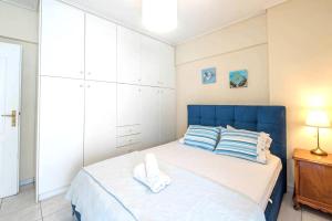 Colourful and bright apt in Kallithea