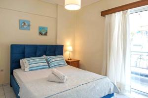 Colourful and bright apt in Kallithea