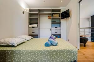 Maisons de vacances Maison de 4 chambres avec piscine privee jacuzzi et terrasse a Noves : photos des chambres