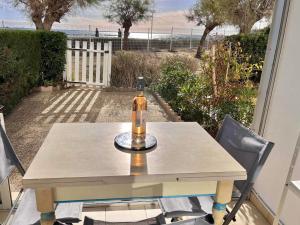 Studio Cabine avec Terrasse et Parking, Climatisé - FR-1-716-43