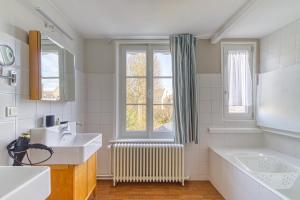 Maisons de vacances La Villa Authentique - Jacuzzi, babyfoot : photos des chambres