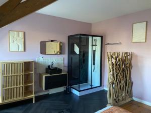 Maisons de vacances La Villa Authentique - Jacuzzi, babyfoot : photos des chambres