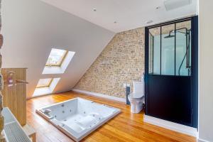 Maisons de vacances La Villa Authentique - Jacuzzi, babyfoot : photos des chambres