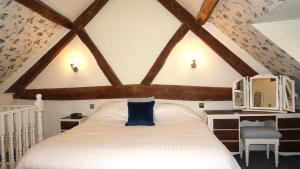 Wheat Cottage - 5* Cyfie Farm with private covered hot tub