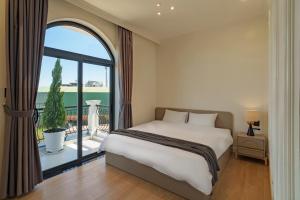 Phòng Superior với Giường cỡ King và Ban công (Superior King with Balcony)