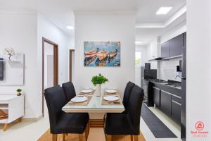 BH28: 1 Quadra d Praia, Ar, Churrasqueira, Piscina