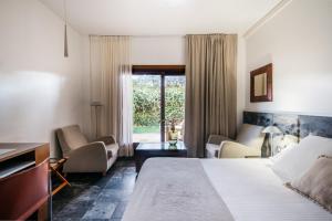 Relax Offer room in Hotel Monument Mas Passamaner