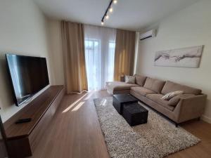 Crown Apartments - BW Sole