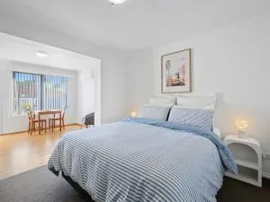 Kalisti Suites - Kamari Suite - Sassafras