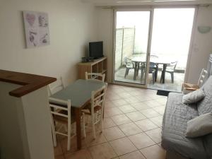 Appartements Petite maison avec jardin : photos des chambres