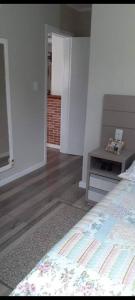 Casa Amarela próximo ao mar com mesa de Sinuca, 100 mts - 2 km do centro