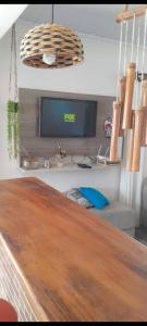 Casa Amarela próximo ao mar com mesa de Sinuca, 100 mts - 2 km do centro