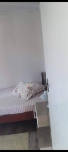 Casa Amarela próximo ao mar com mesa de Sinuca, 100 mts - 2 km do centro