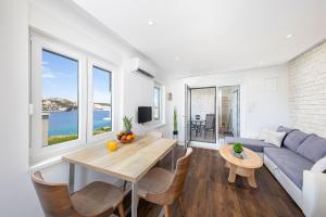 Seaview Apartments