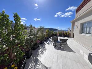 THE WHITE HEART HOUSE – ATTIC SEA VIEW