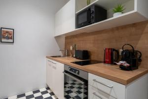 Practical 1BR Flat by Center by HM