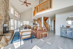 Eureka Springs Gem 2 Decks, Mtn and Lake Views