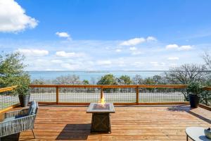 Walk to Lake Whitney Fire Pit BBQ Grill King Bed