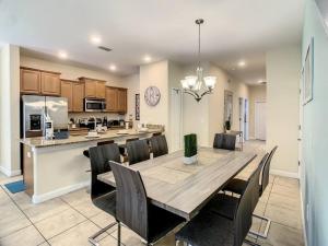 Storey Lake Dreamy Townhome, 5 mi Disney Universal