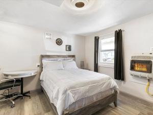 Charming Retro Property 6