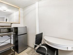 Charming Retro Property 6