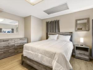 Charming Retro Property 22