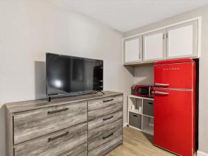 Charming Retro Property #3!