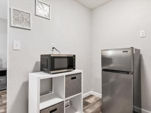 Charming Retro Property 8