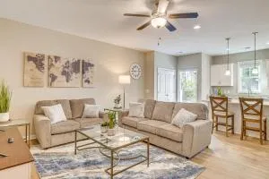 Coastal Beaufort Abode - Pool Access, Near Beaches - Steep Pines Fork