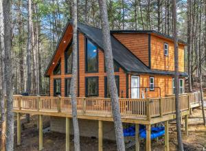 Private Cabin w King Bed and Private Hot Tub