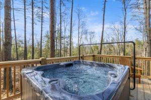 Private Cabin w King Bed and Private Hot Tub