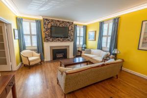 Cardinal Inn Beach Room