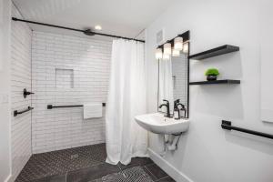 Stylish Condo in Hillsboro Village by Vanderbilt and Belmont
