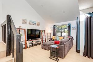 West Palm Beach Lake House Near Beaches!