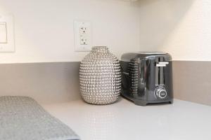 Hollywood 1Bed Apt w Rooftop pool & Panoramic View