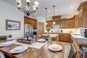 Suncadia Pet-Friendly Village Chalet with Fire Pit, Golf Views, and Exclusive Resort Pool Access