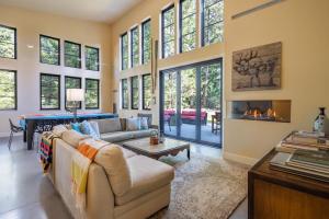 Suncadia Single Story 4 Bdrm Home with Hot Tub