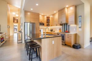 Suncadia Single Story 4 Bdrm Home with Hot Tub