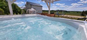 Domek Maryja z prywatnym duzym jacuzzi i sauna Przystan pod niebem