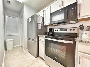 Watch the Yachts Waterway Landing Retreat w Pool