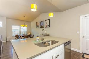 Sonata Getaway Pet friendly Near Old Mill District