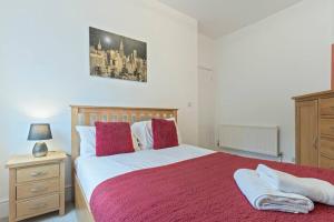 Elton House - Prime Location - Free Parking, Fast WiFi and Smart TV by Yoko Property