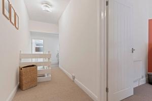 Elton House - Prime Location - Free Parking, Fast WiFi and Smart TV by Yoko Property