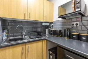 Rugby Coach House, Central location, 5 star rating