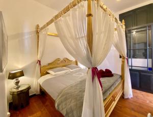 La Maison des Templiers ~ Ostal Médiéval ~ Logis enchantés